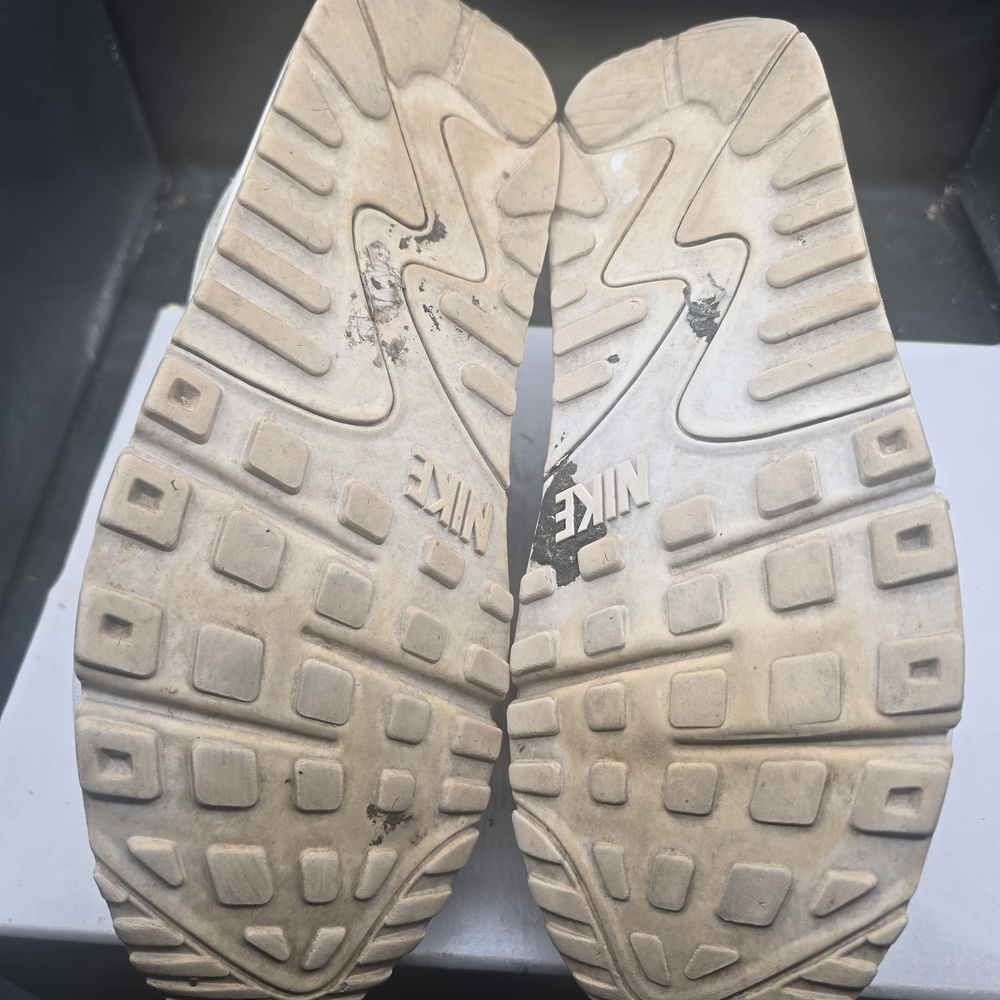 Nike Mesh White Sneakers - image 7